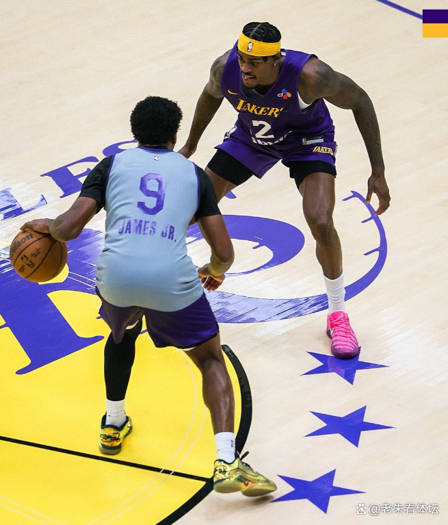 洛杉矶湖人训练开放日;赛前完成体检引欢呼;意甲在即;球队文化再被提及的简单介绍 洛杉矶湖人训练开放日;赛前完成体检引欢呼;意甲在即;球队文化再被提及的简单介绍