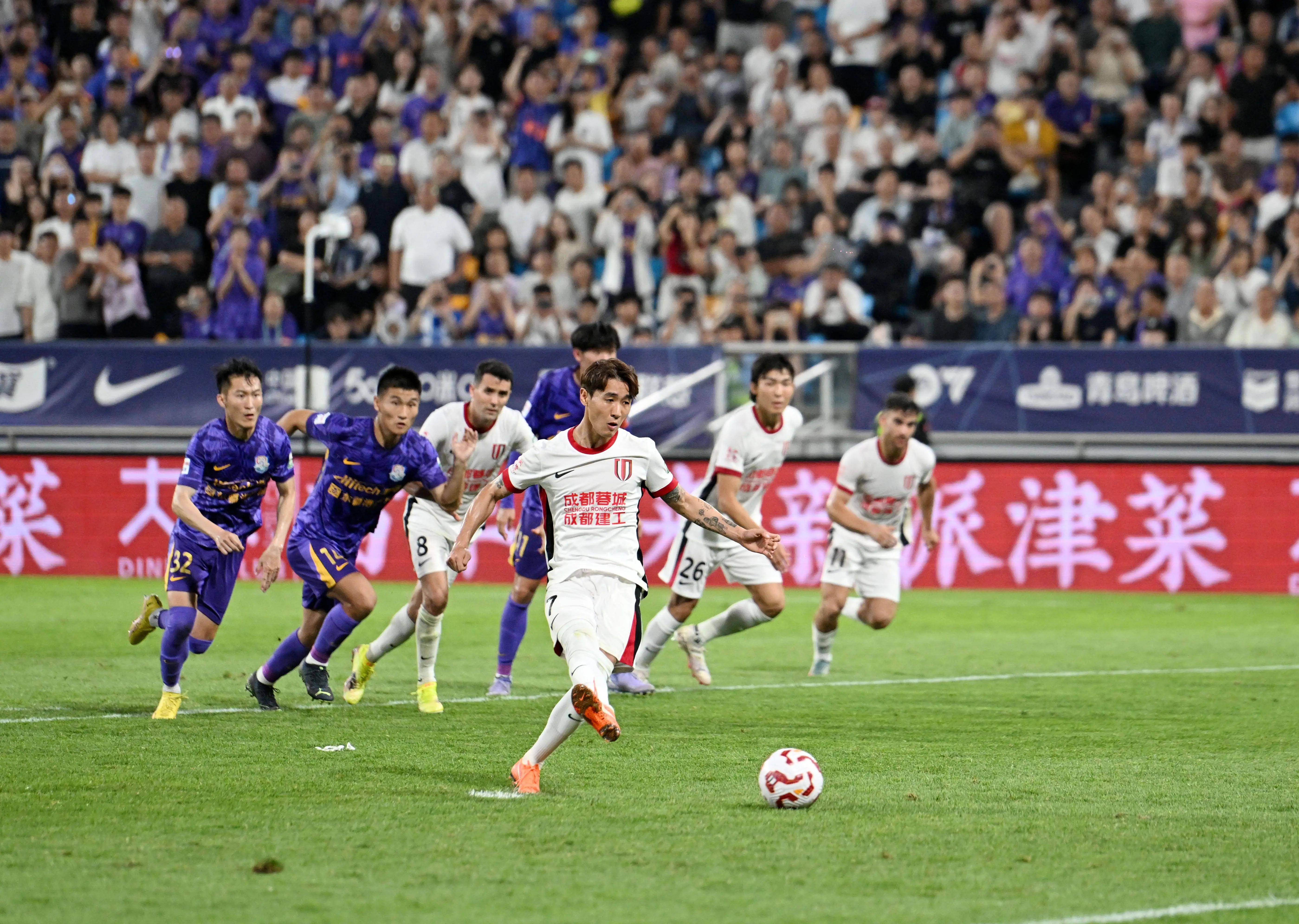 爱游戏中国-里程碑夜成都蓉城复出首秀；欧冠今晚刷纪录；球迷炸锅；球队文化再被提及的简单介绍